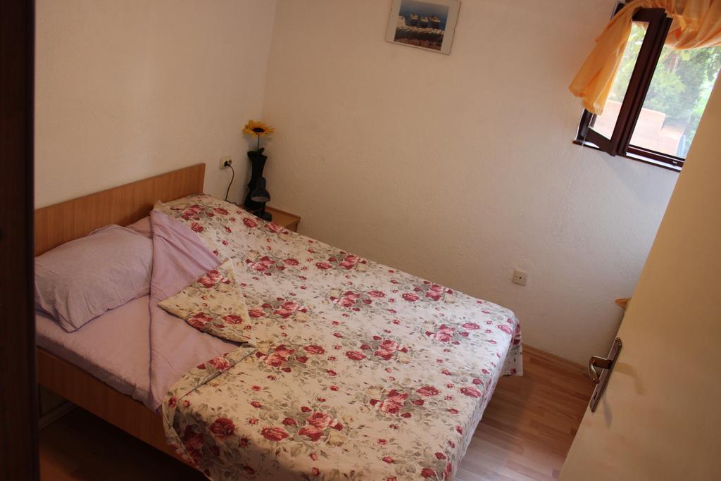 Apartments Toni Trogir Room photo