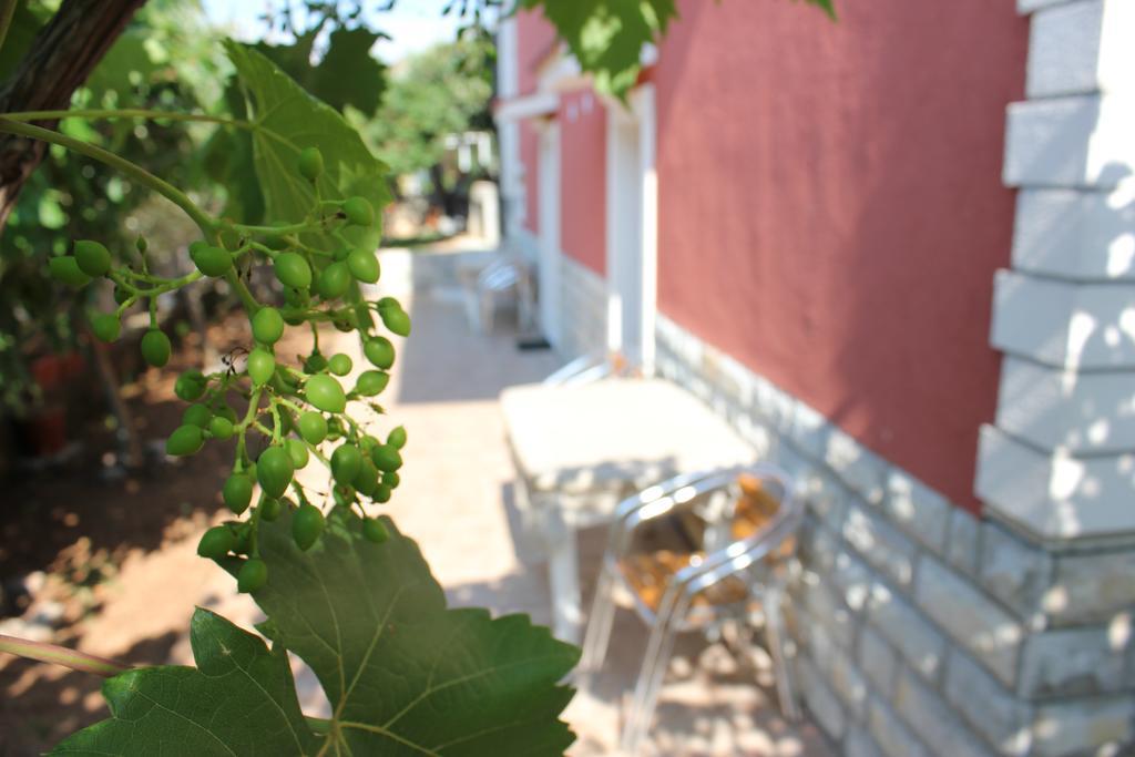 Apartments Toni Trogir Room photo